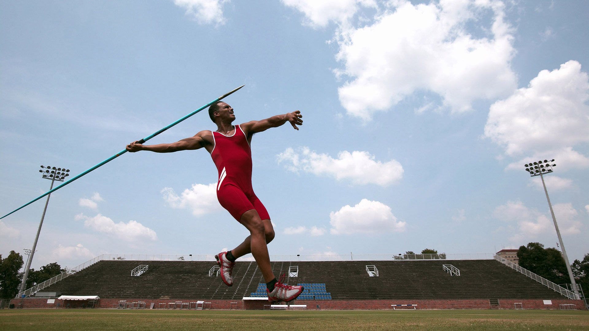 新王登基，文班亚马关键一击，国王力克活塞夺魁